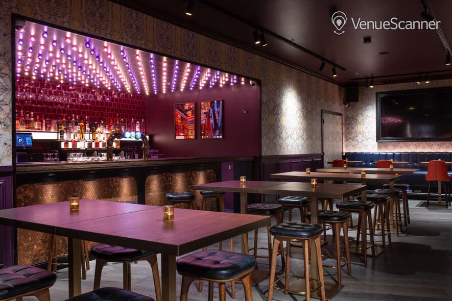 Puttshack Bank, Ruby Private Room photo #3