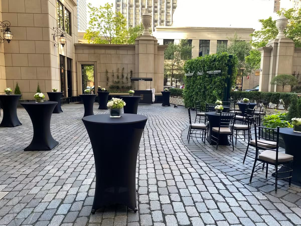 Courtyard, Waldorf Astoria Chicago photo #1