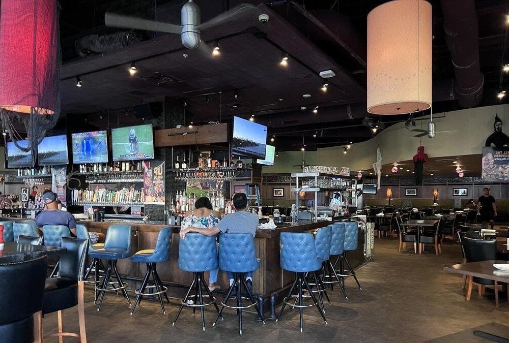 Entire Venue, Bar Louie - Coconut Creek photo #1