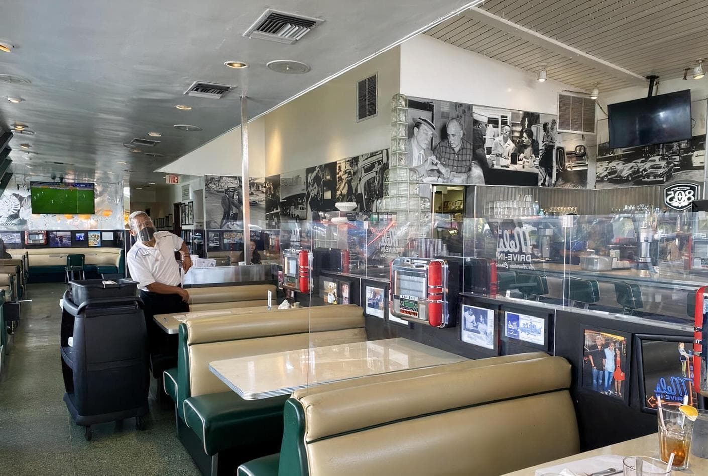 Entire Venue, Mel's Drive-In West Hollywood photo #1