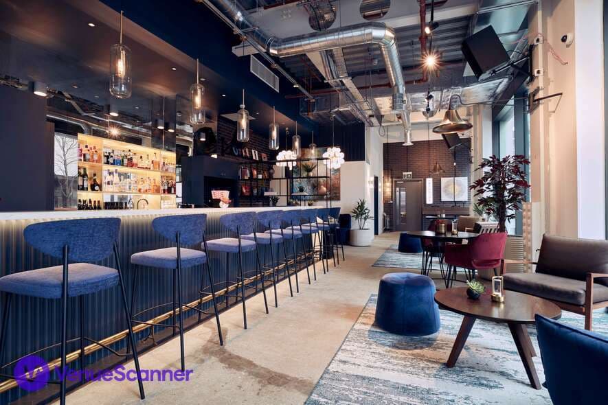 Qube Cocktail Bar & Lounge, Qube East - Bar & Recording Studios photo #1