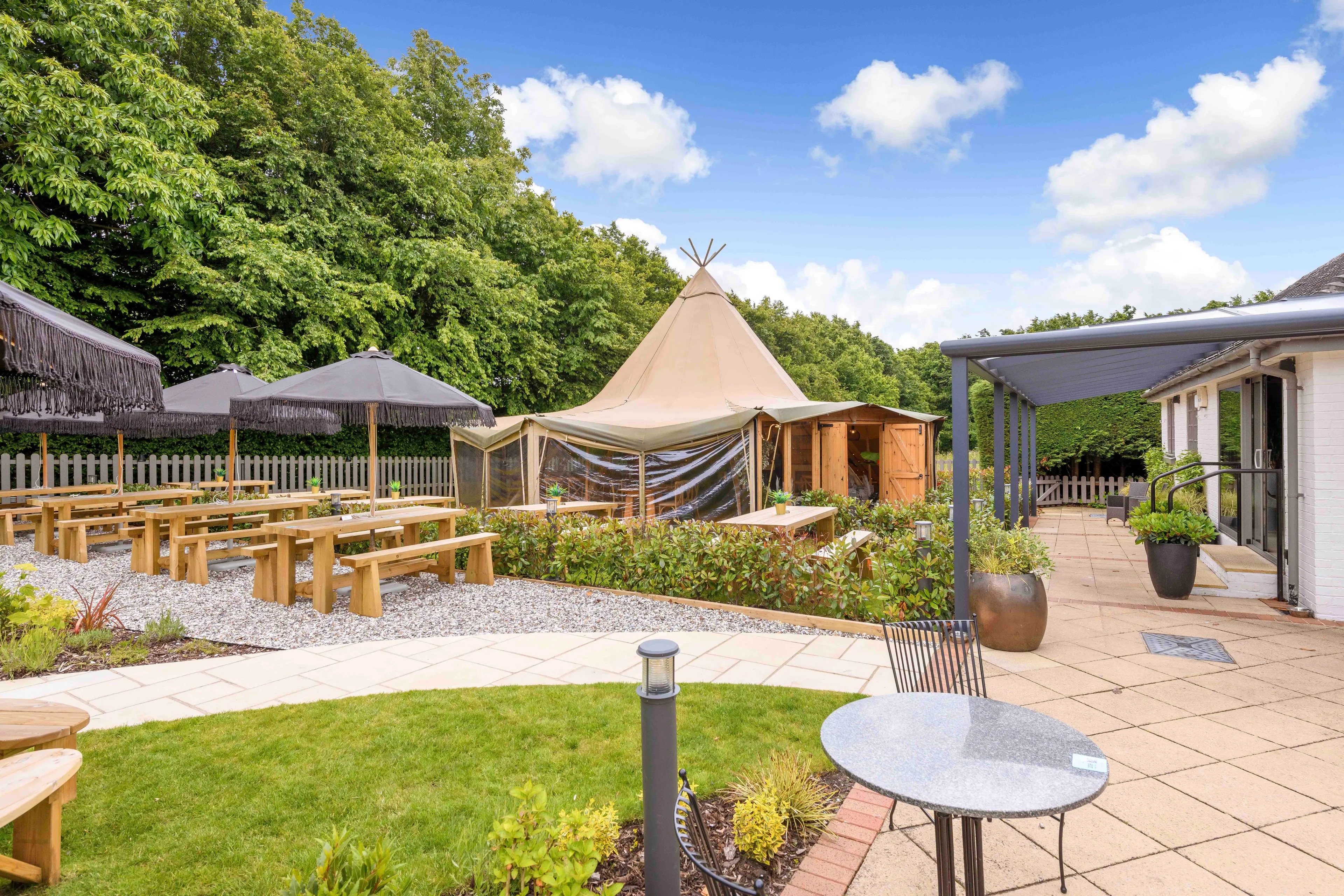 The Tipi, The Swan With Two Necks photo #13