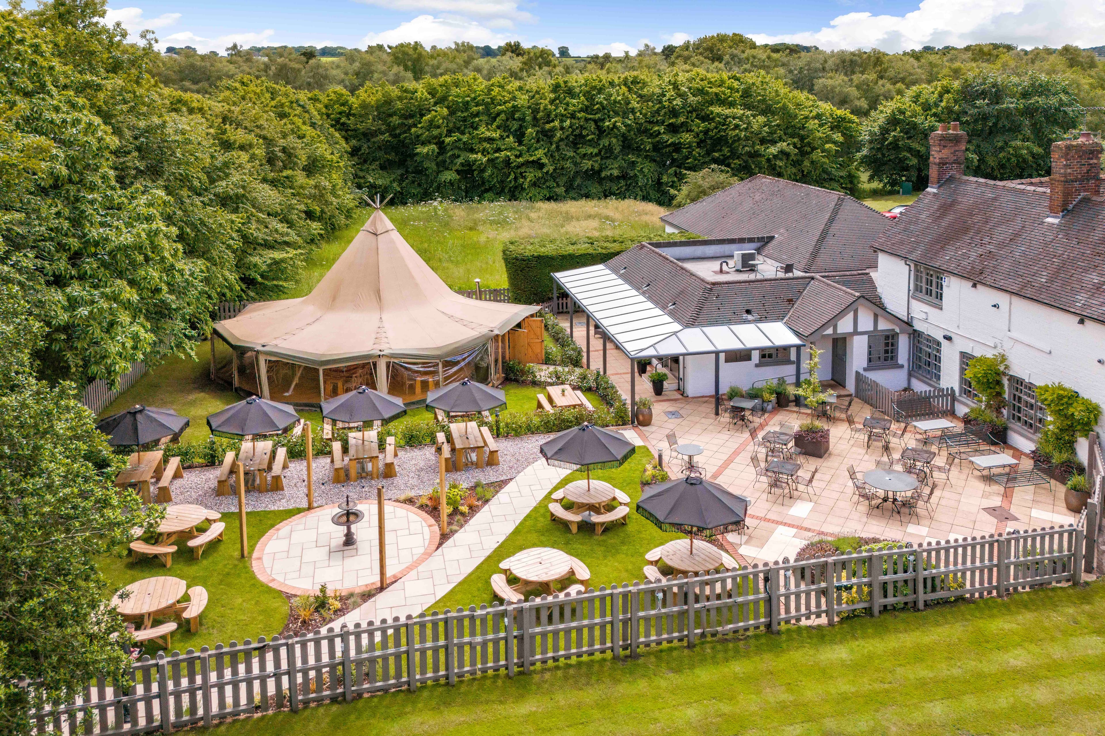 Photo of The Swan With Two Necks