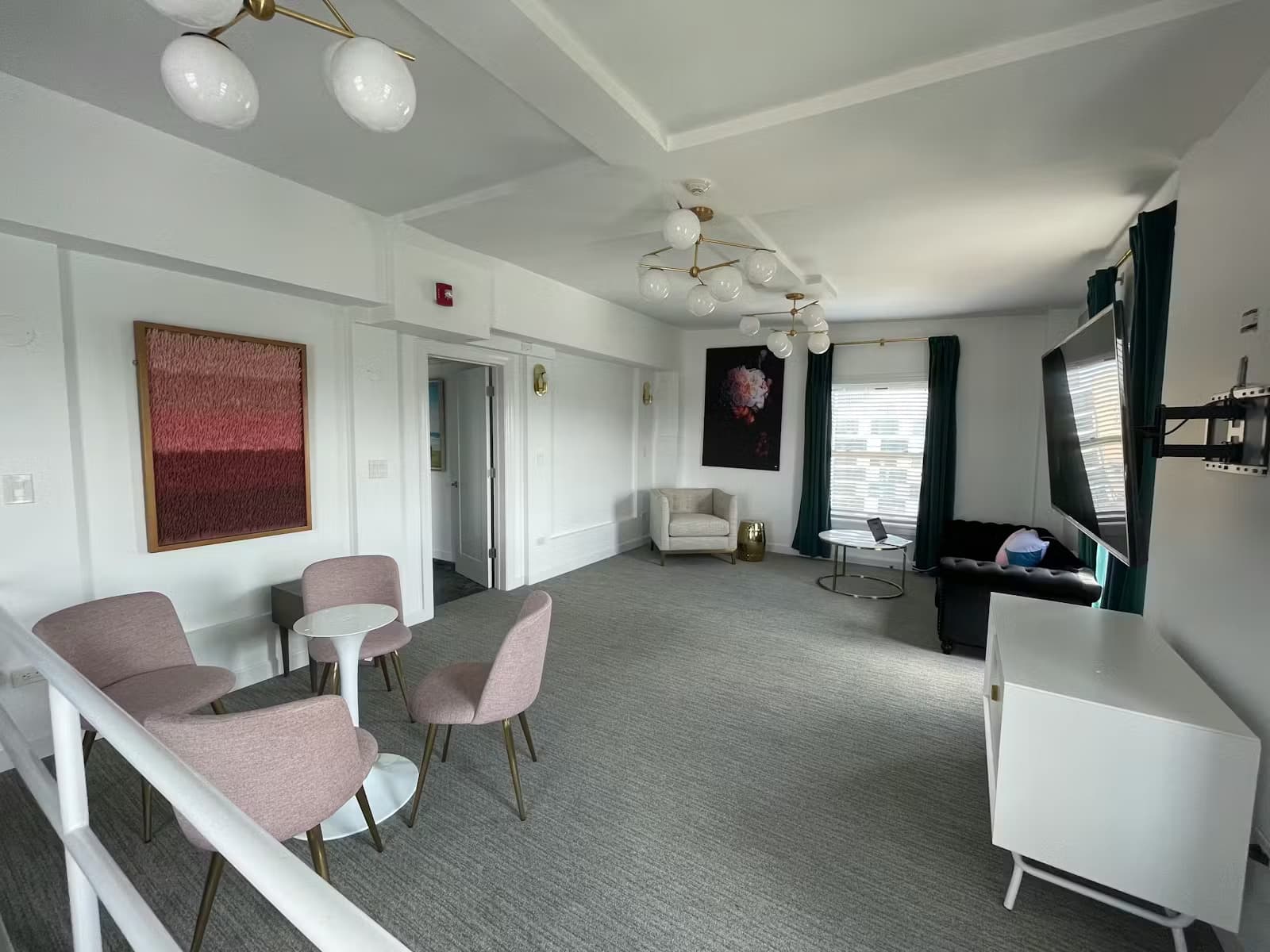 VIP Suite, The Penthouse Hyde Park photo #2