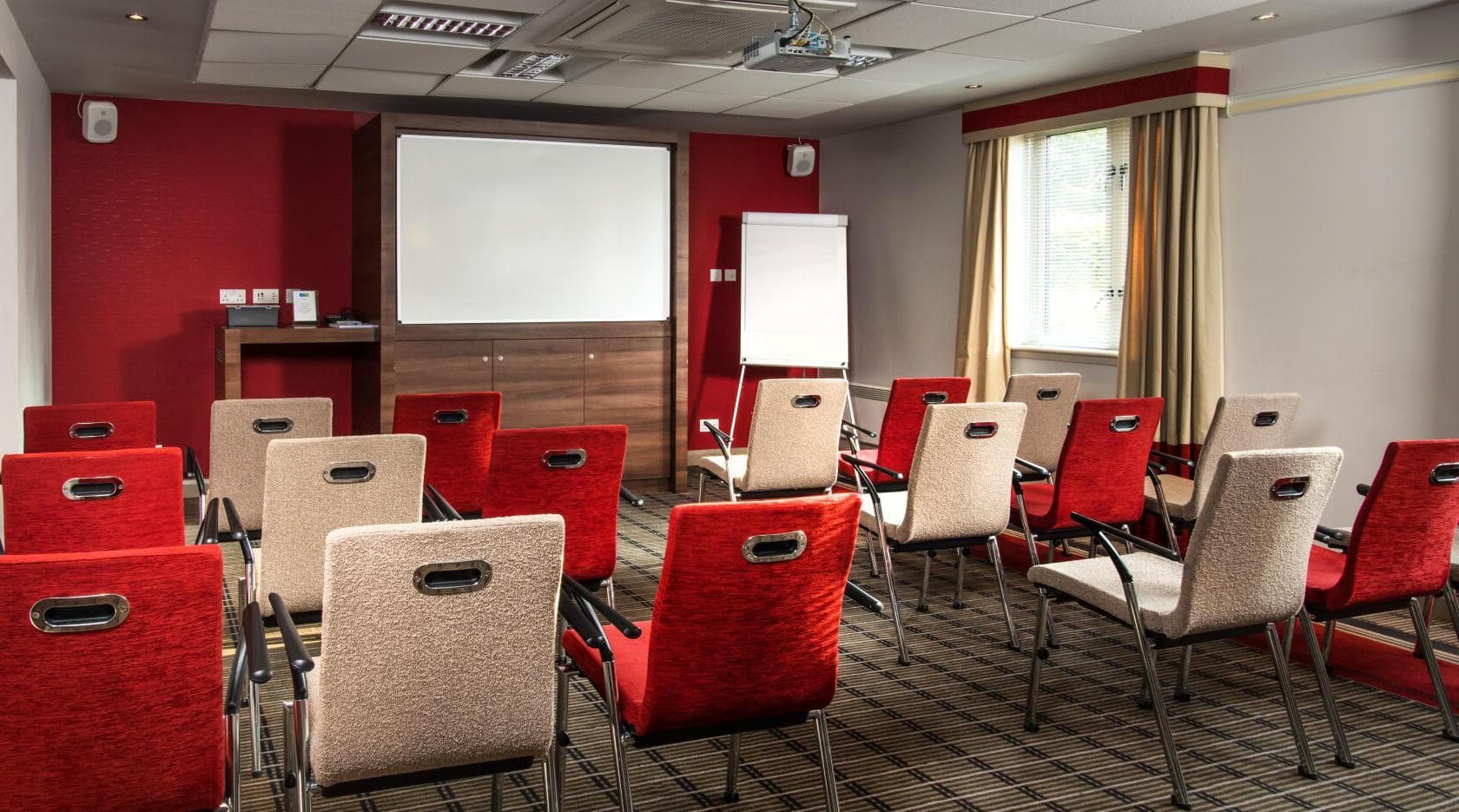 QE2 Suite, Holiday Inn Express London - Dartford by IHG photo #1