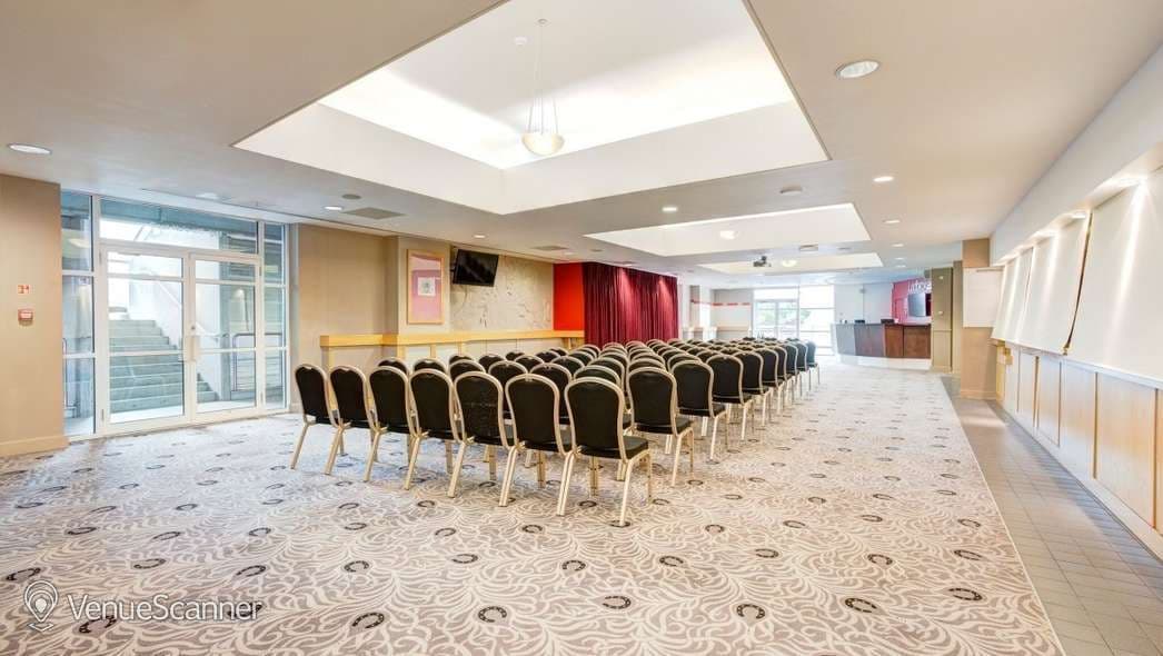 Crest & Sovereign, Cheltenham Racecourse photo #1