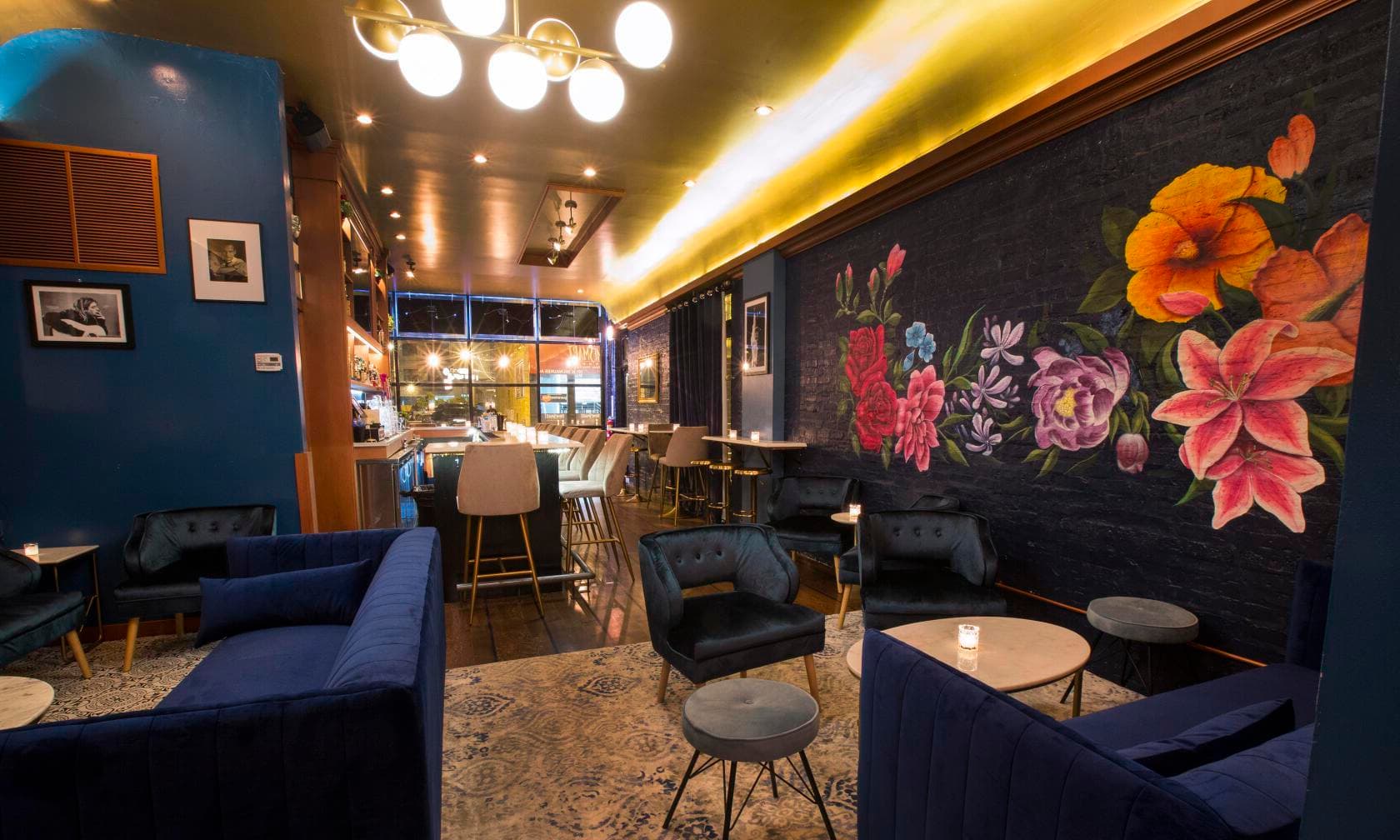 First Floor, The Dandy Crown photo #1