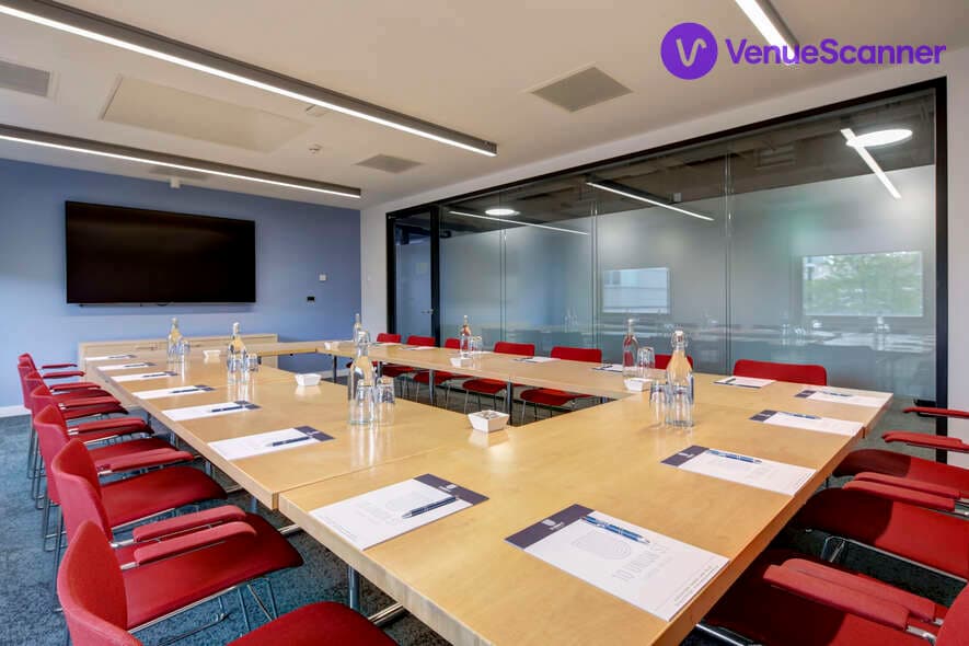 Room 203, 10 Union Street photo #2