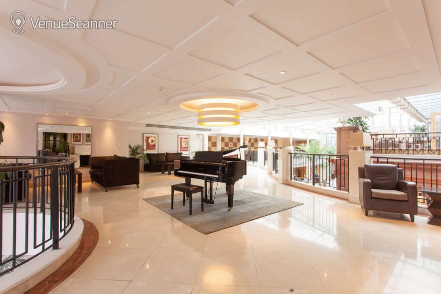 Clayton Crown Hotel photo #3