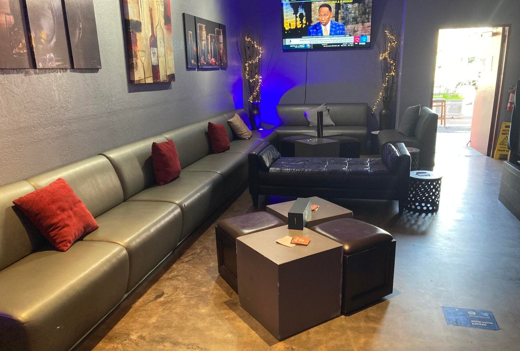 Lounge, 840 Wine Bar & Cocktail Lounge photo #1