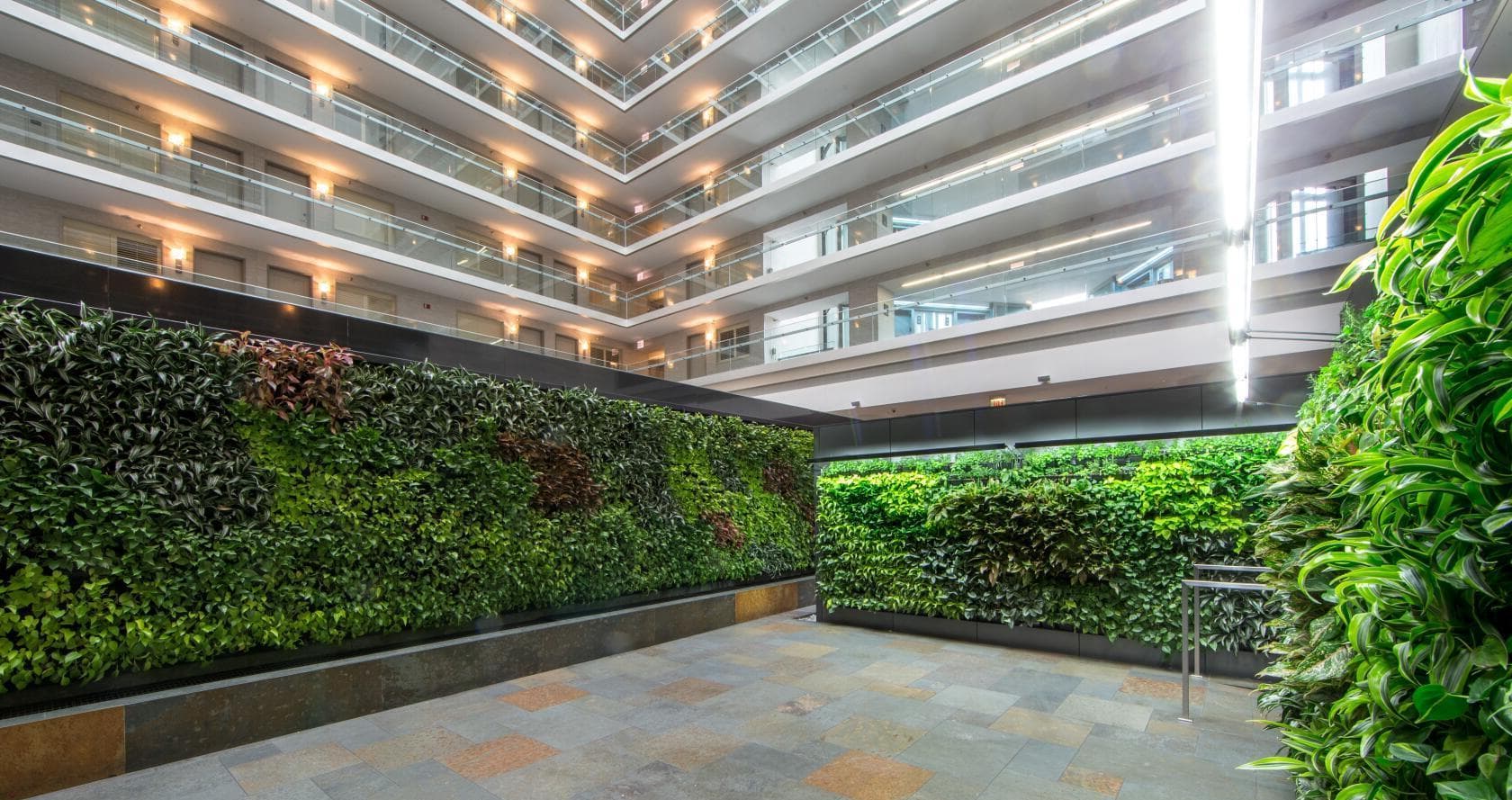 Sky Garden, Embassy Suites Chicago Downtown photo #1