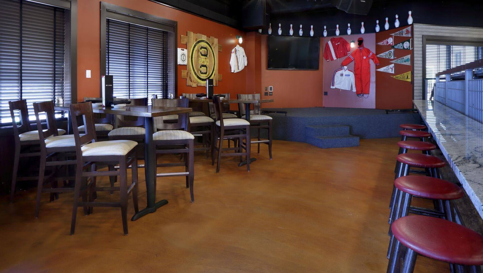 Sidelines, SKYBOKX 109 Sports Bar & Grill photo #1