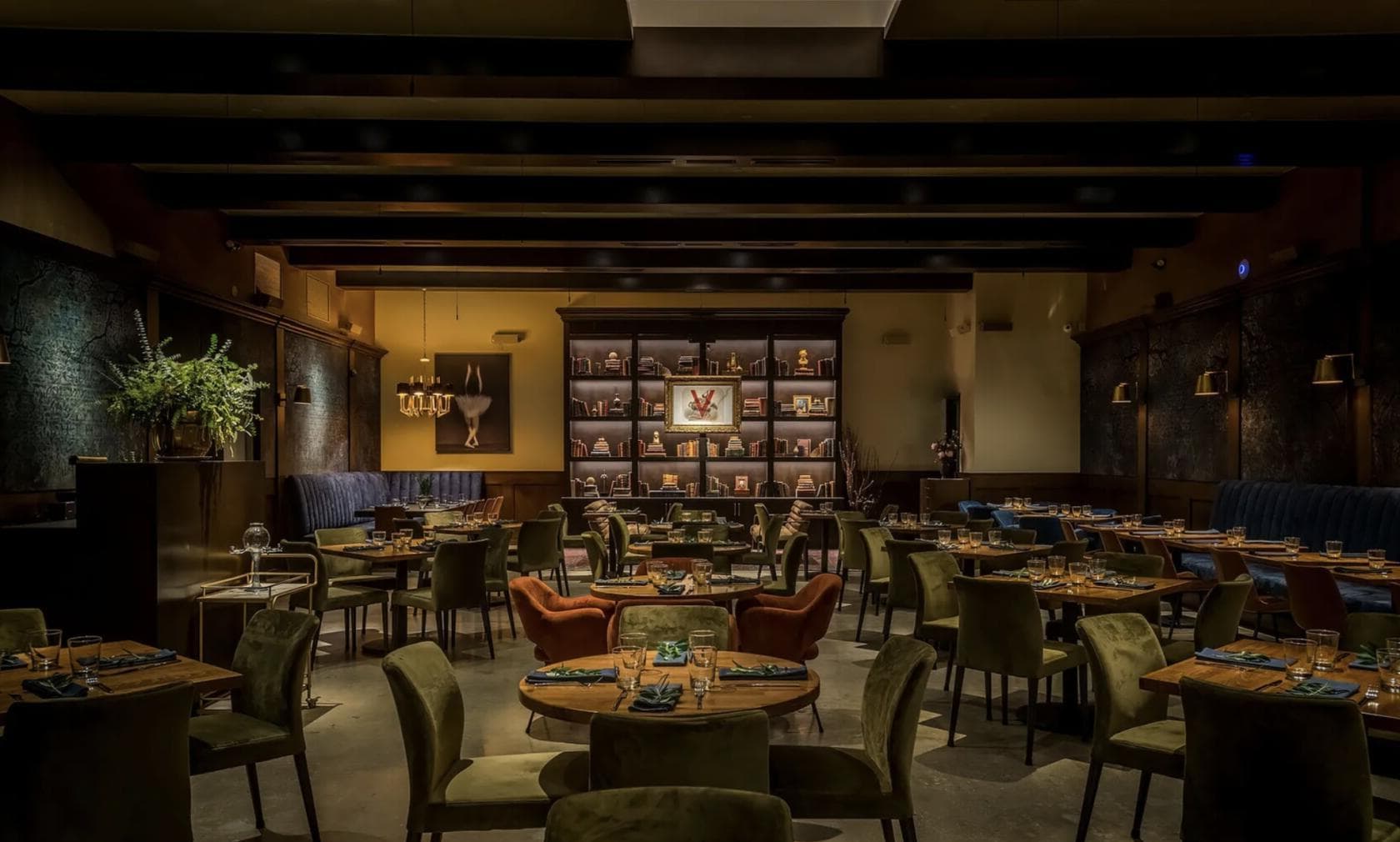 Entire Venue, Verse photo #1