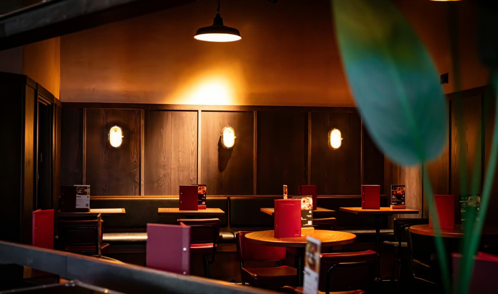 The Metropolitan Bar, BOXHALL City photo #3