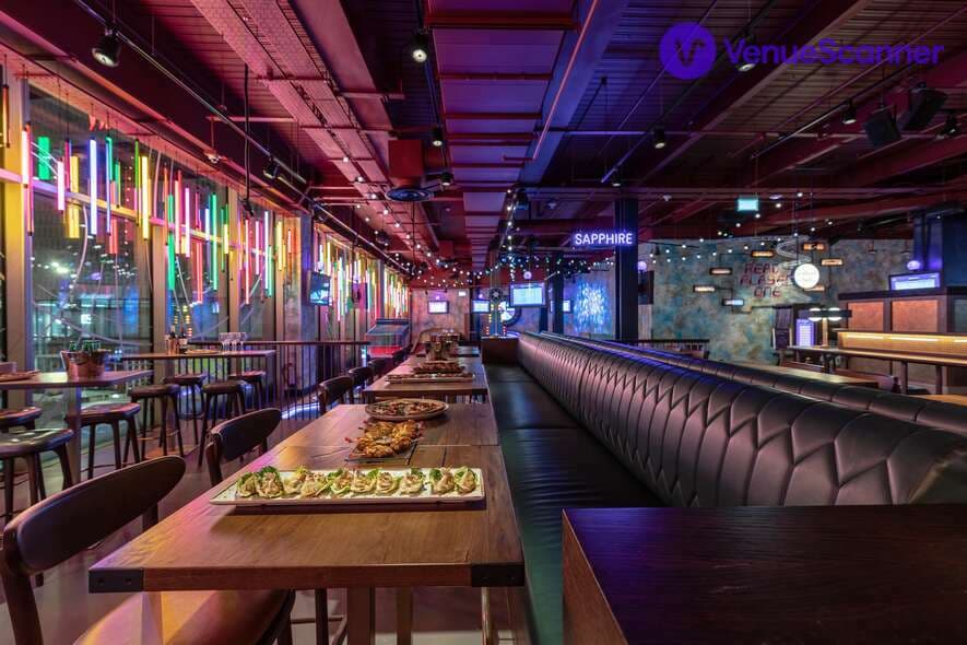 Sapphire, Puttshack White City photo #3