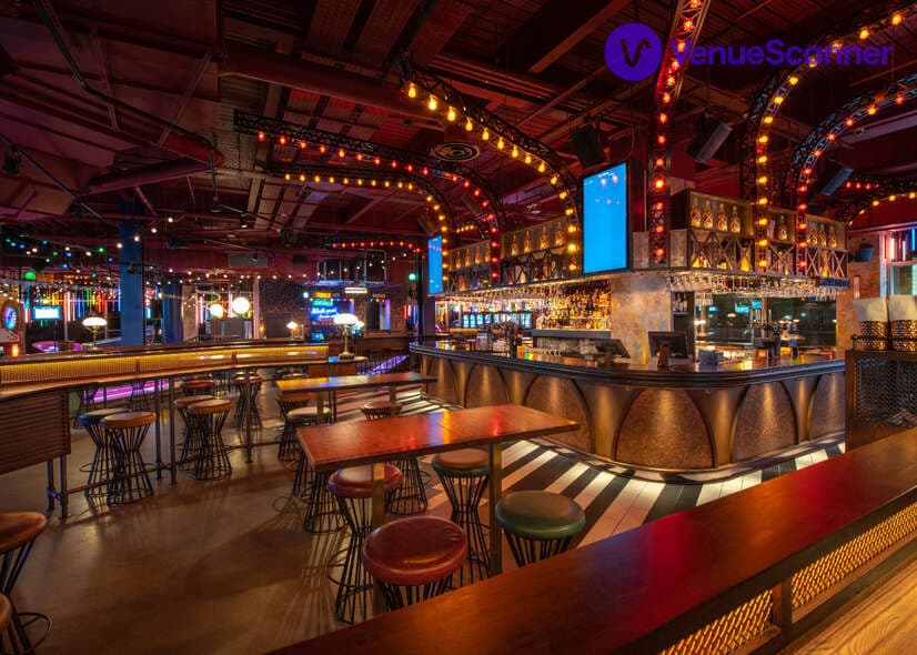 Emerald, Puttshack White City photo #1