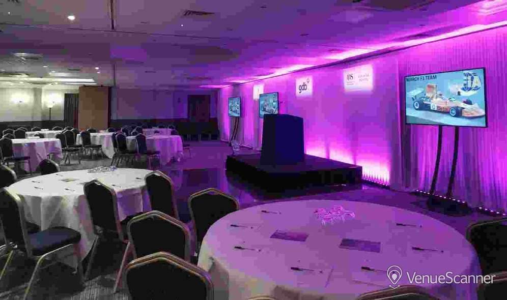 Stanhill Court Gatwick, Charlwood 1 photo #3