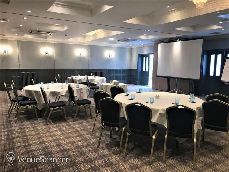 Charlwood 4, Stanhill Court Gatwick photo #1