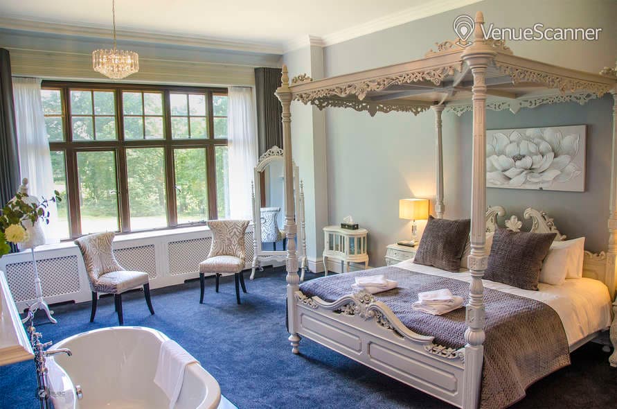 Stanhill Court Gatwick photo #3