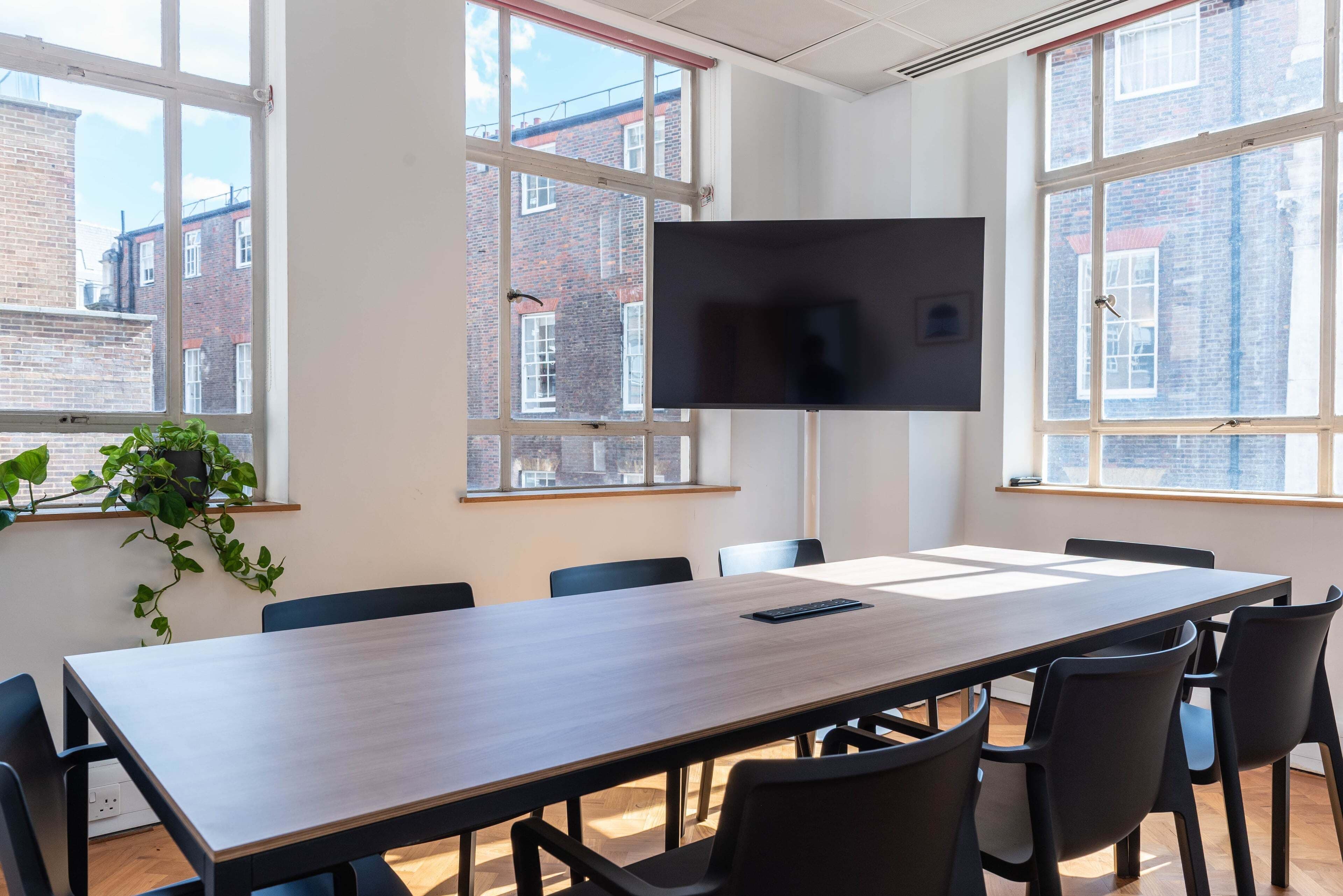Photo of eOffice Holborn, Meeting Room For Up To 10 People