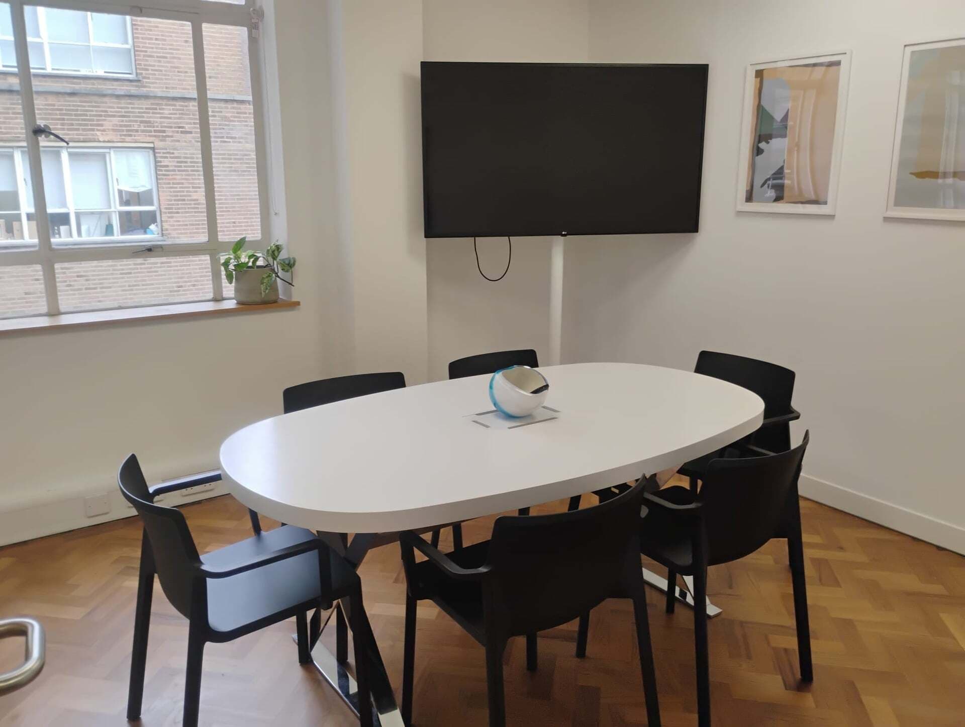 Meeting Room For 6 People