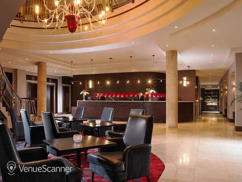 Courtyard Garden, Red Cow Moran Hotel photo #2