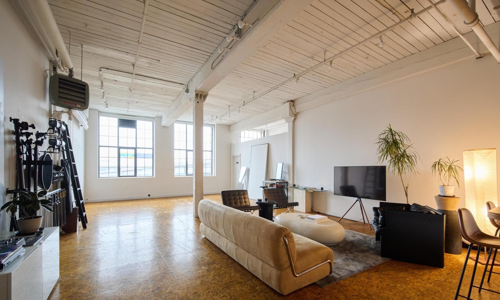 Minimal Contemporary Loft Geared For Content Creators And Productions, Studio 305 photo #1