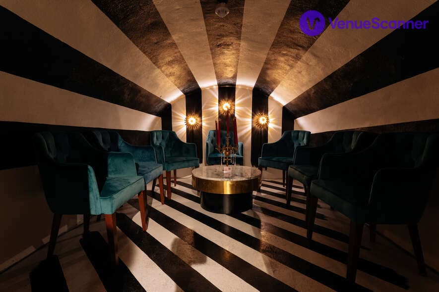 Kitty's Bar, Mrs Riot photo #2