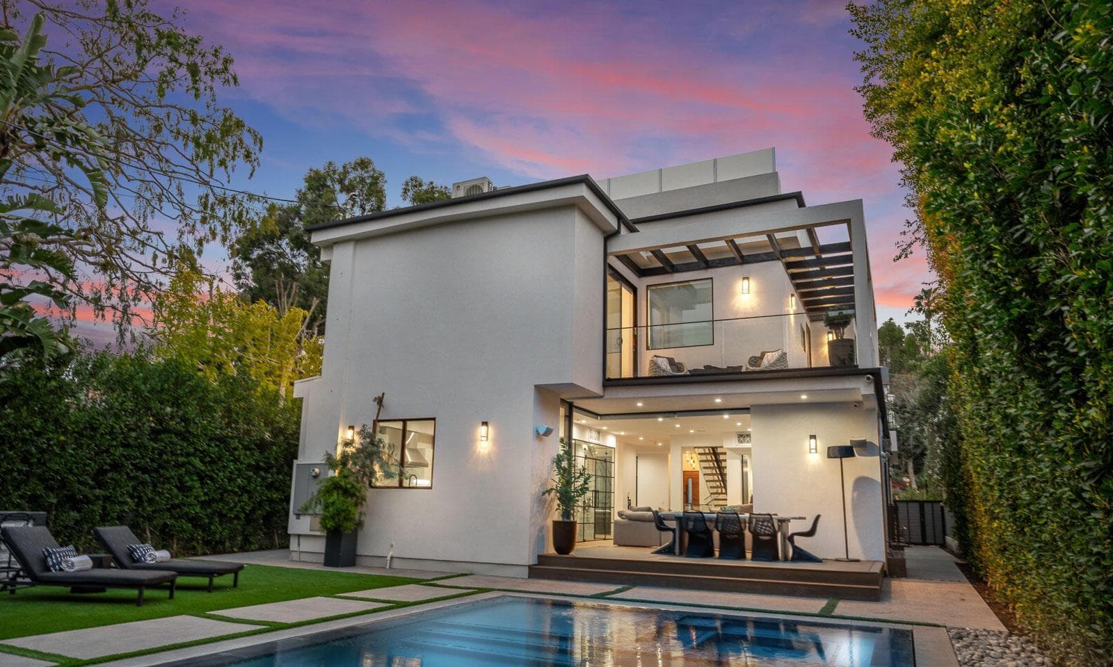 Estate With Rooftop Lounge, Luxurious Oak Hills Estate photo #1