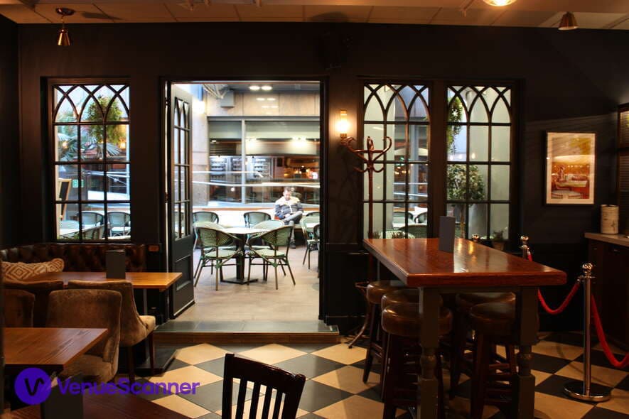 Balls Brothers Minster Court, Bar And Terrace photo #3