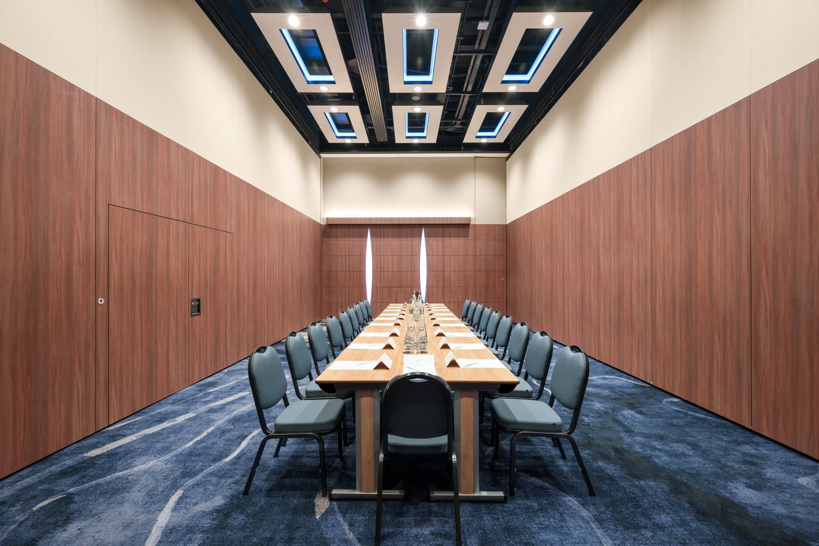 London Suite 3, Mercure London Earls Court Hotel & Conference Centre photo #1