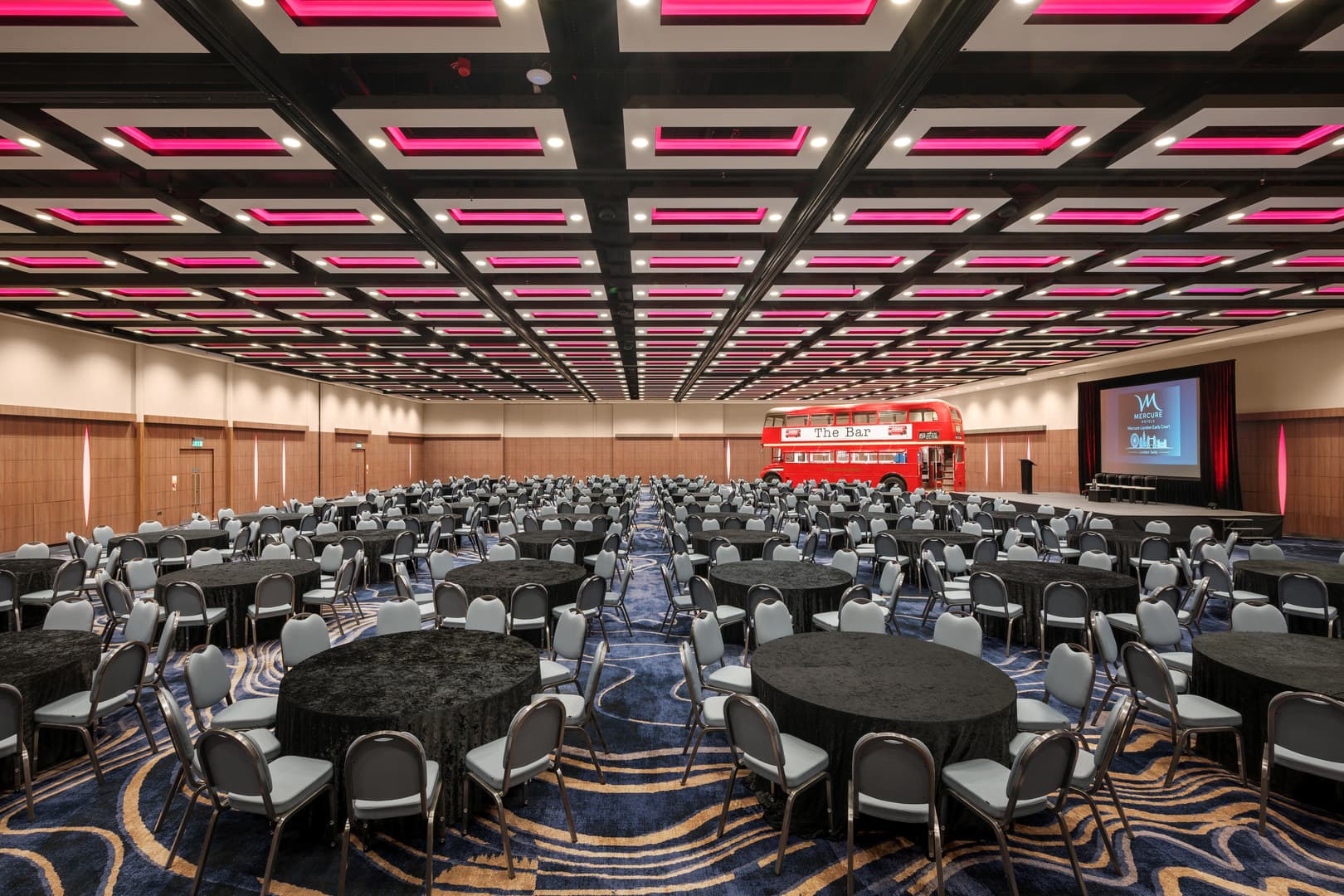 London Suite 7, Mercure London Earls Court Hotel & Conference Centre photo #2