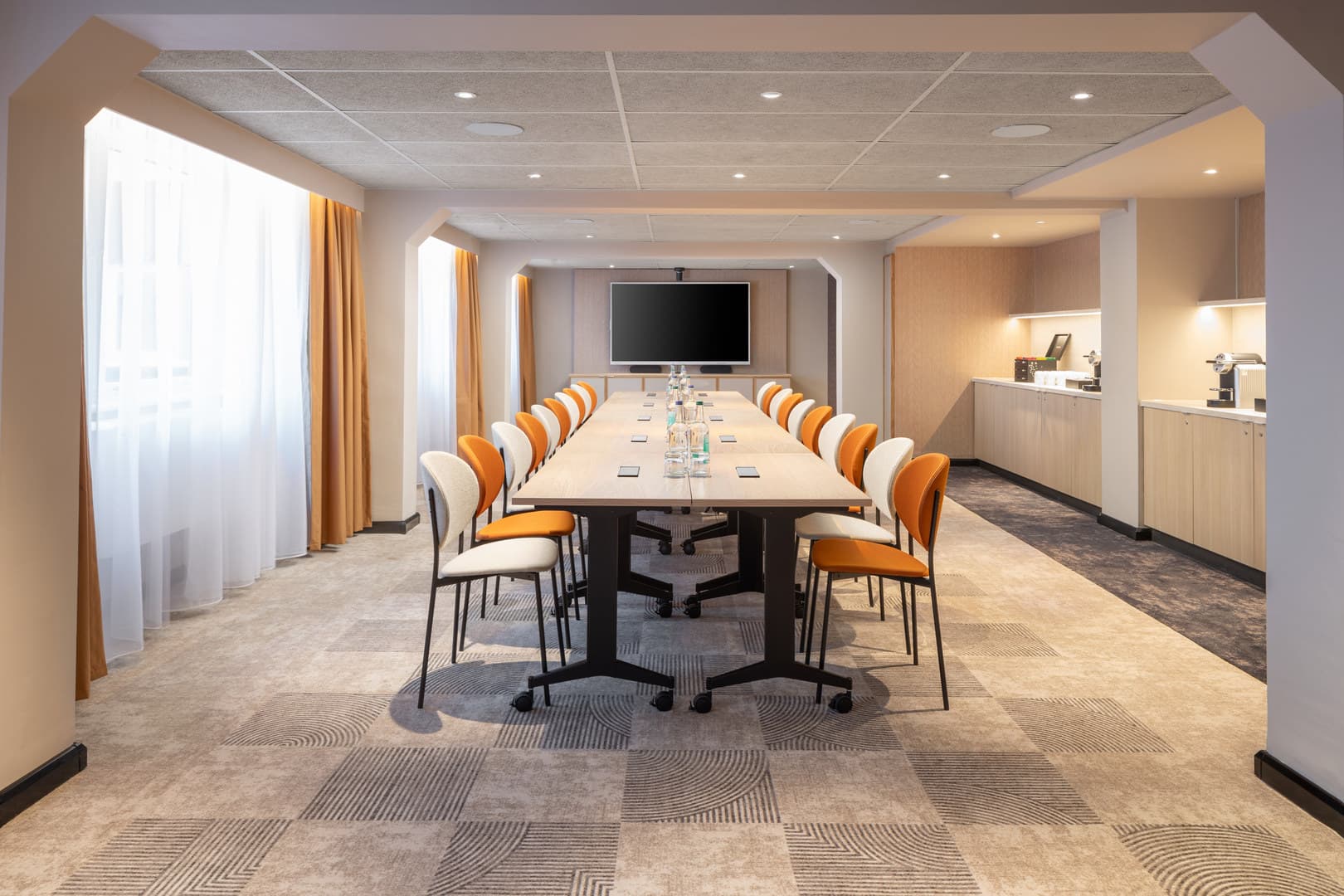 Hyde Park Meeting Room, Mercure London Earls Court Hotel & Conference Centre photo #3