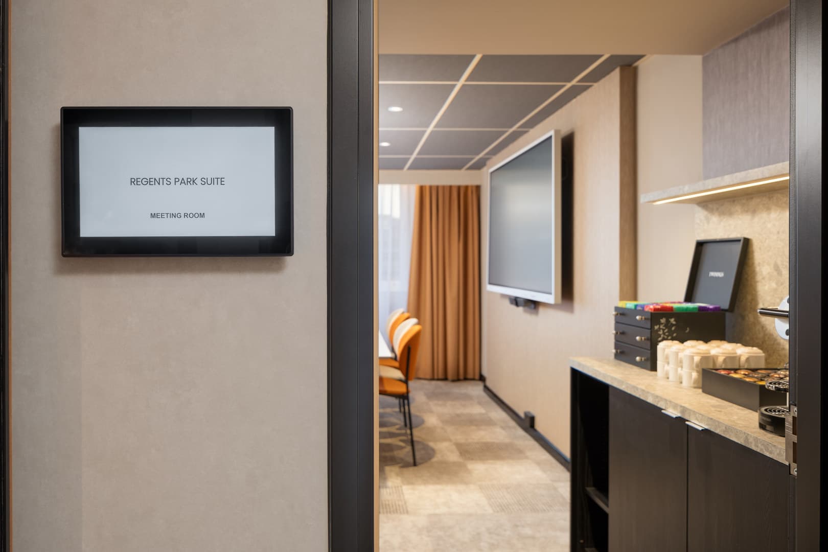 Regents Park Meeting Room, Mercure London Earls Court Hotel & Conference Centre photo #1