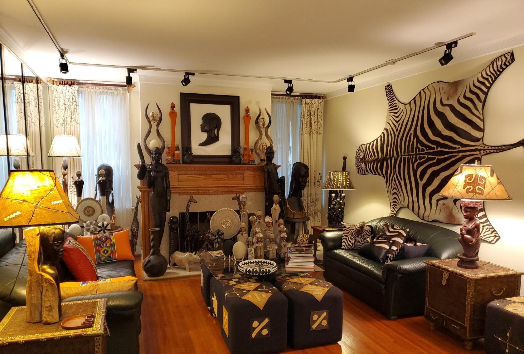 Entire Space, Luangisa African Gallery photo #1