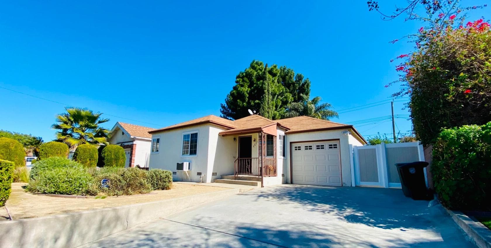 Charming Burbank Home, Rustic Burbank House With Yard photo #1