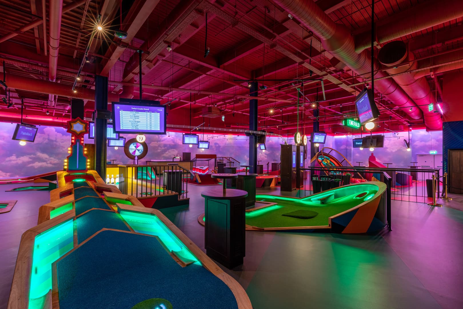 Sapphire Private Room, Puttshack Lakeside photo #7