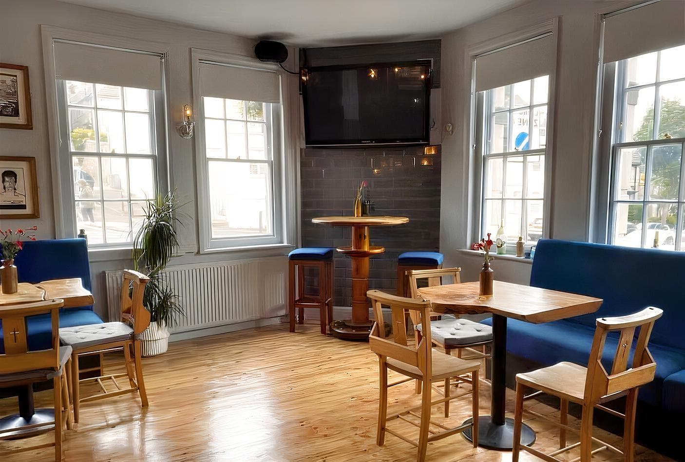 Semi-Private Dining Room, The Round Georges photo #1
