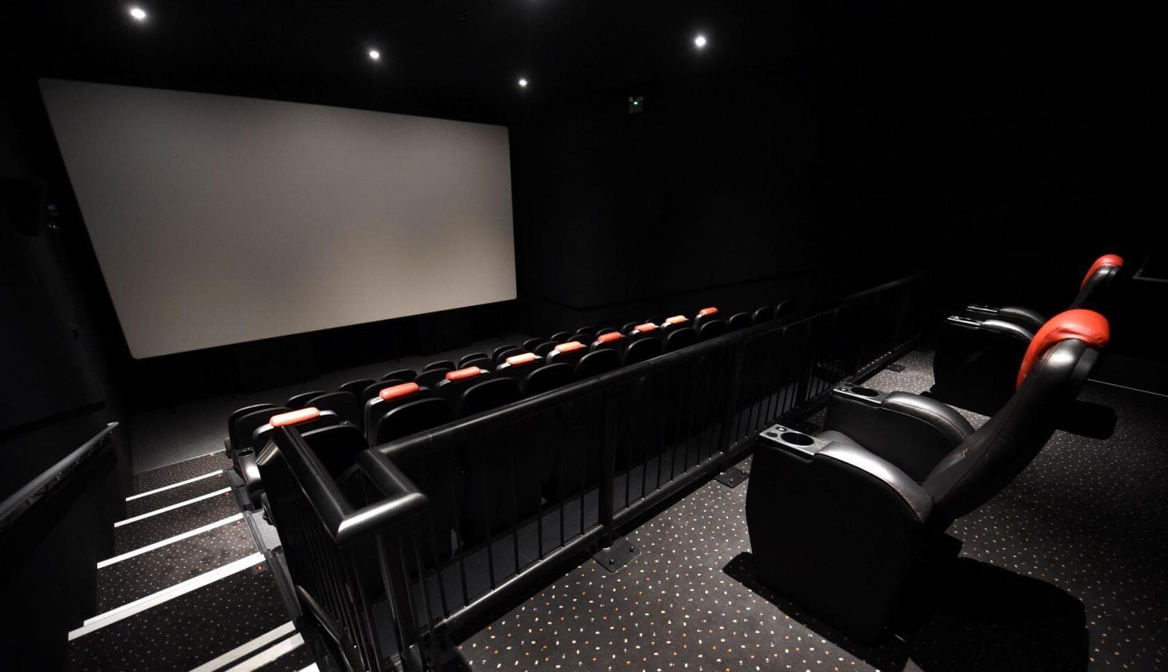 Screens 4 & 5, Vue Eltham photo #1