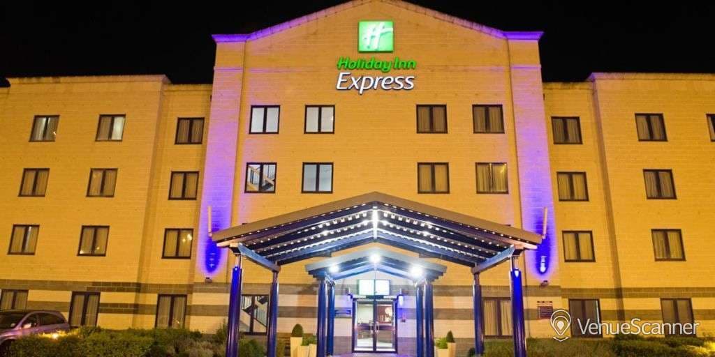 Guest Rooms, Holiday Inn Express Poole photo #3