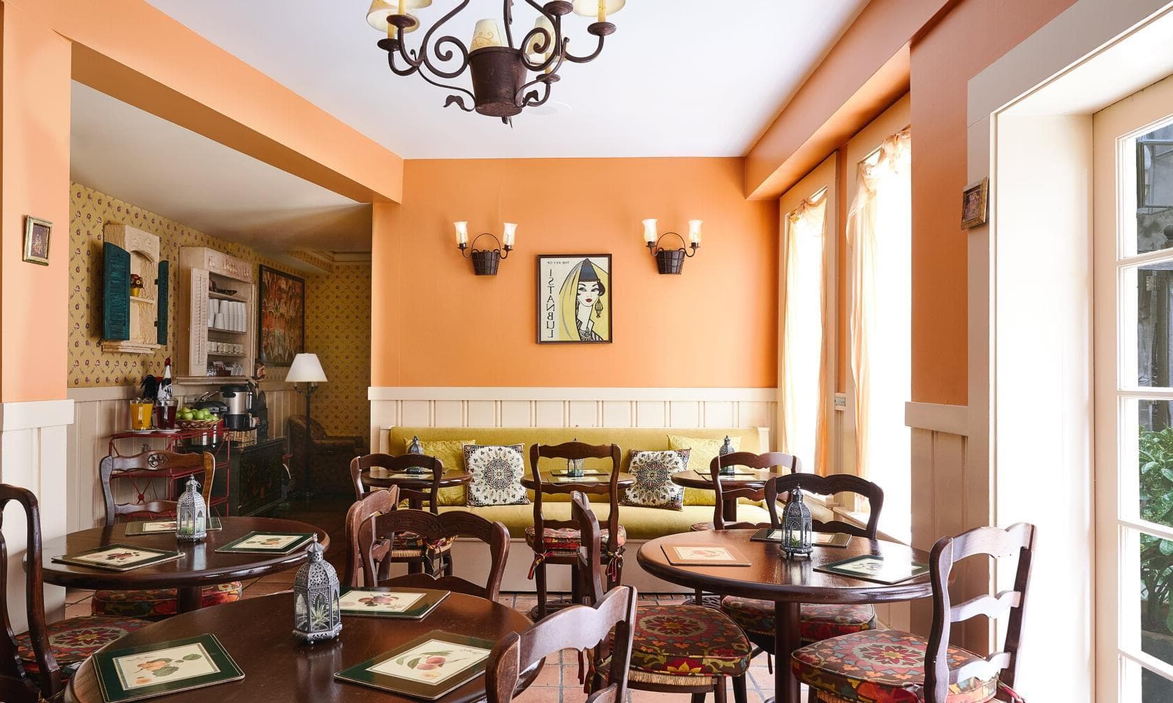 Petite Salon, Petite Auberge photo #1