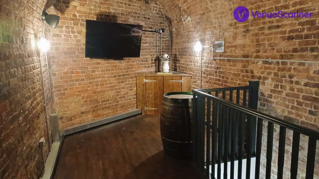 The Arch, Munich Cricket Club Tower Hill photo #2