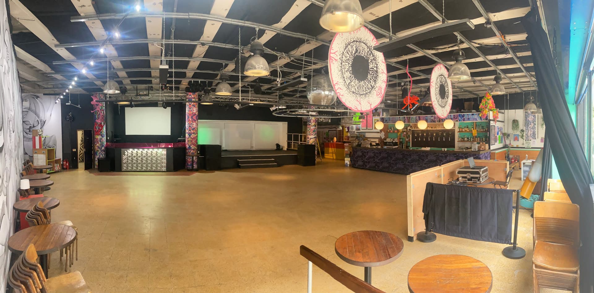 Main Room, Strange Brew photo #3