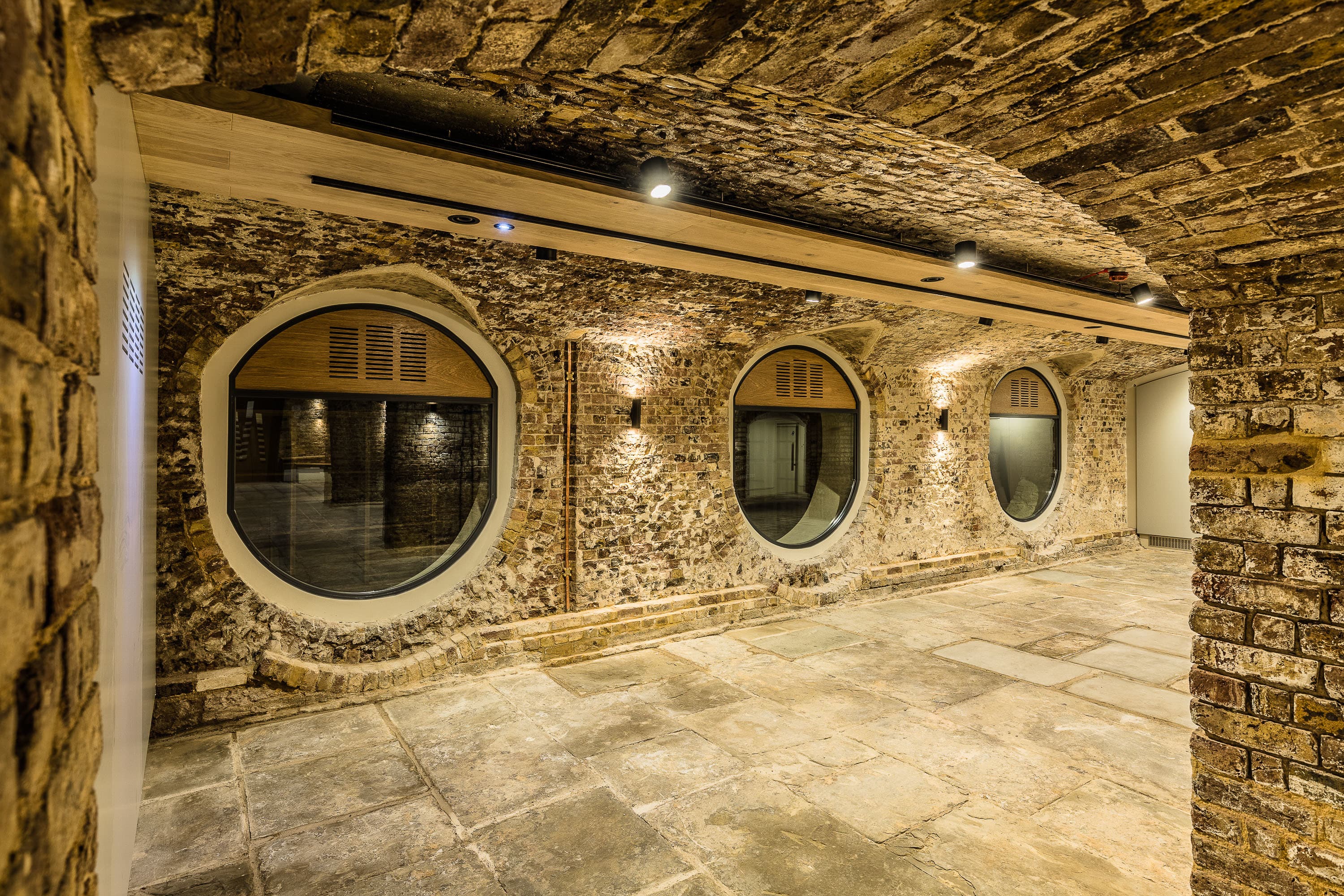 London Bridge Arches, Glaziers Hall photo #14