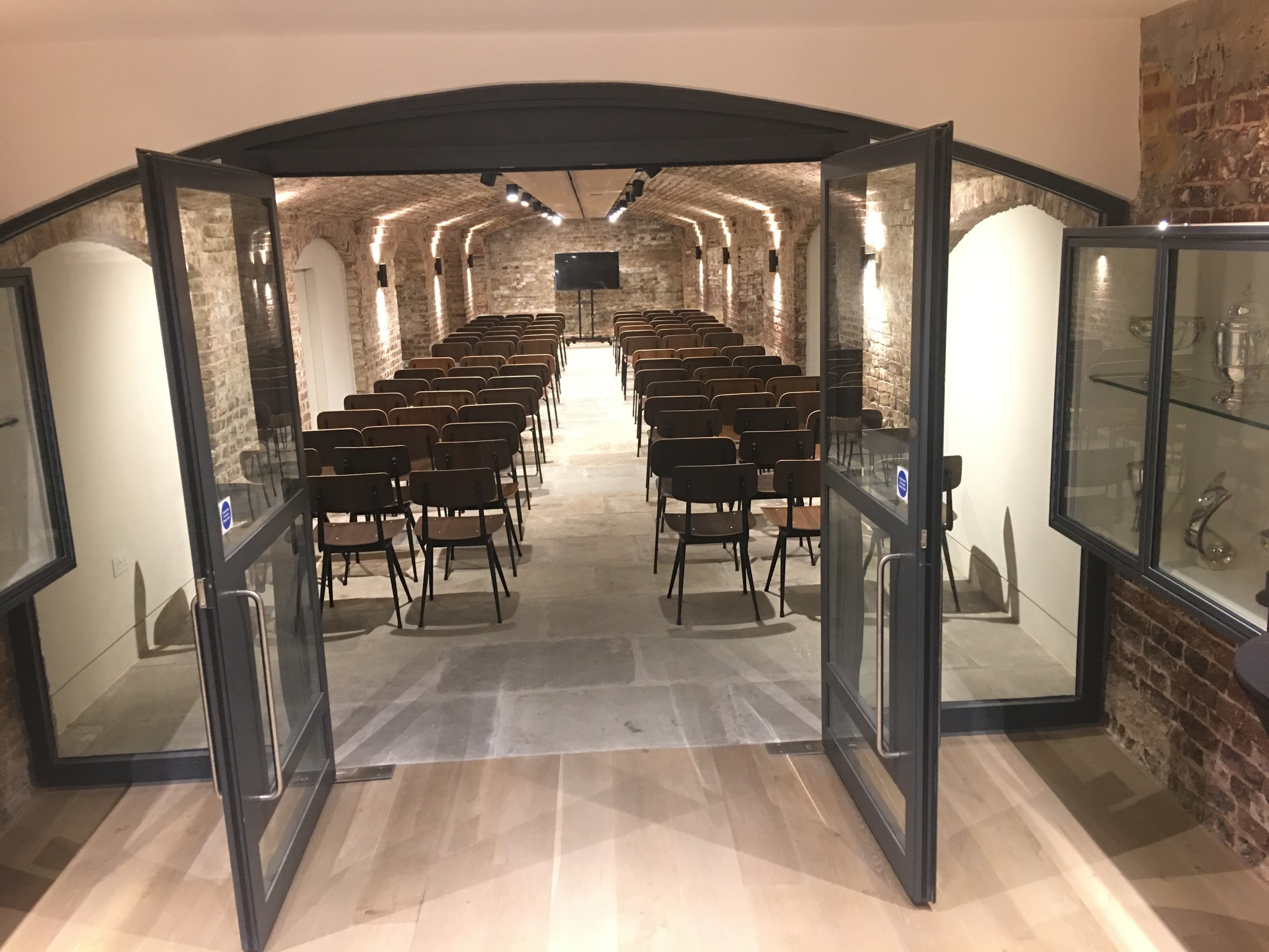 London Bridge Arches, Glaziers Hall photo #9