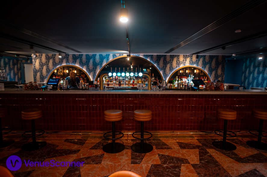 The Mezzanine, Amazing Grace Canary Wharf photo #3