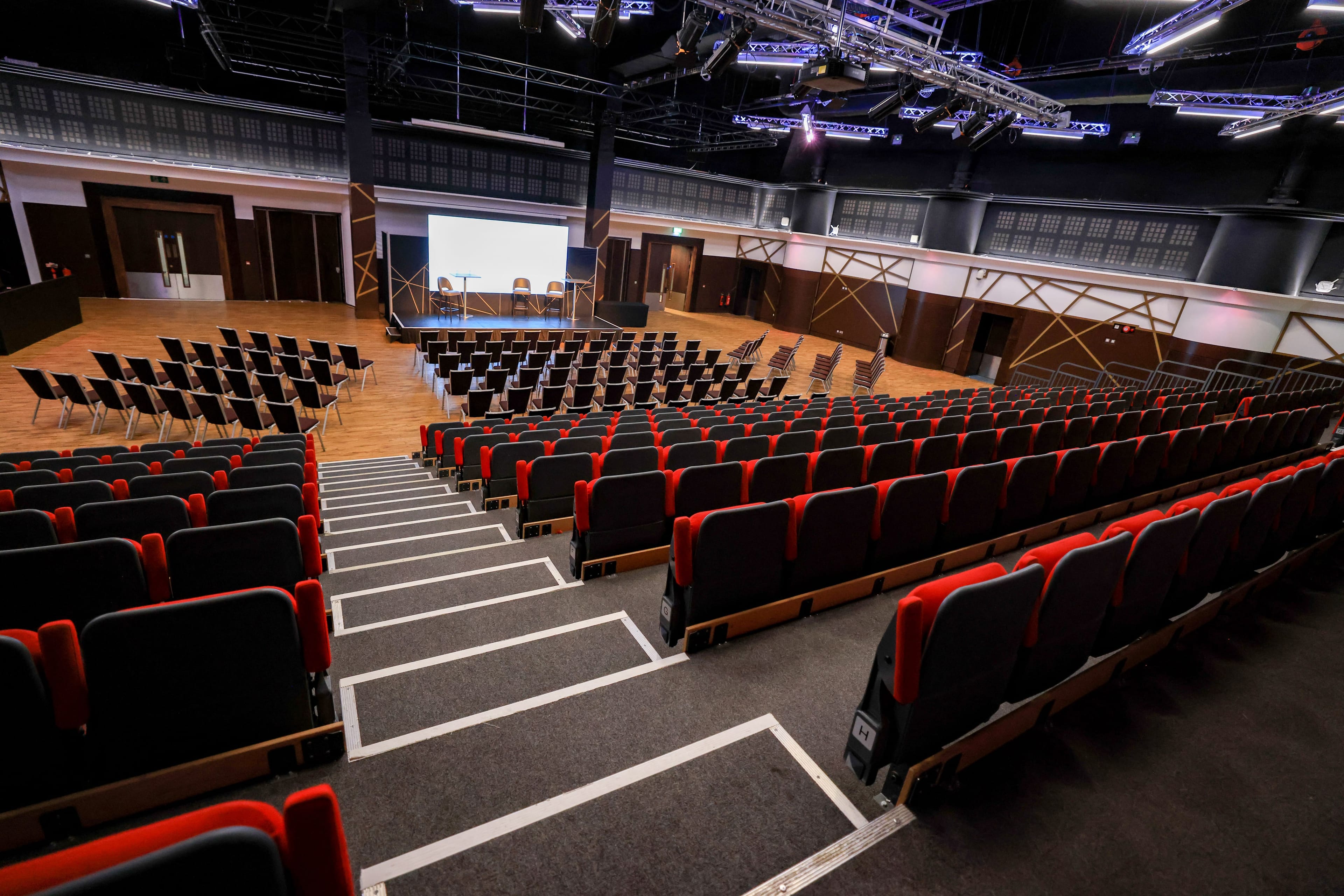 Photo of Allianz Stadium, Twickenham, Live Room