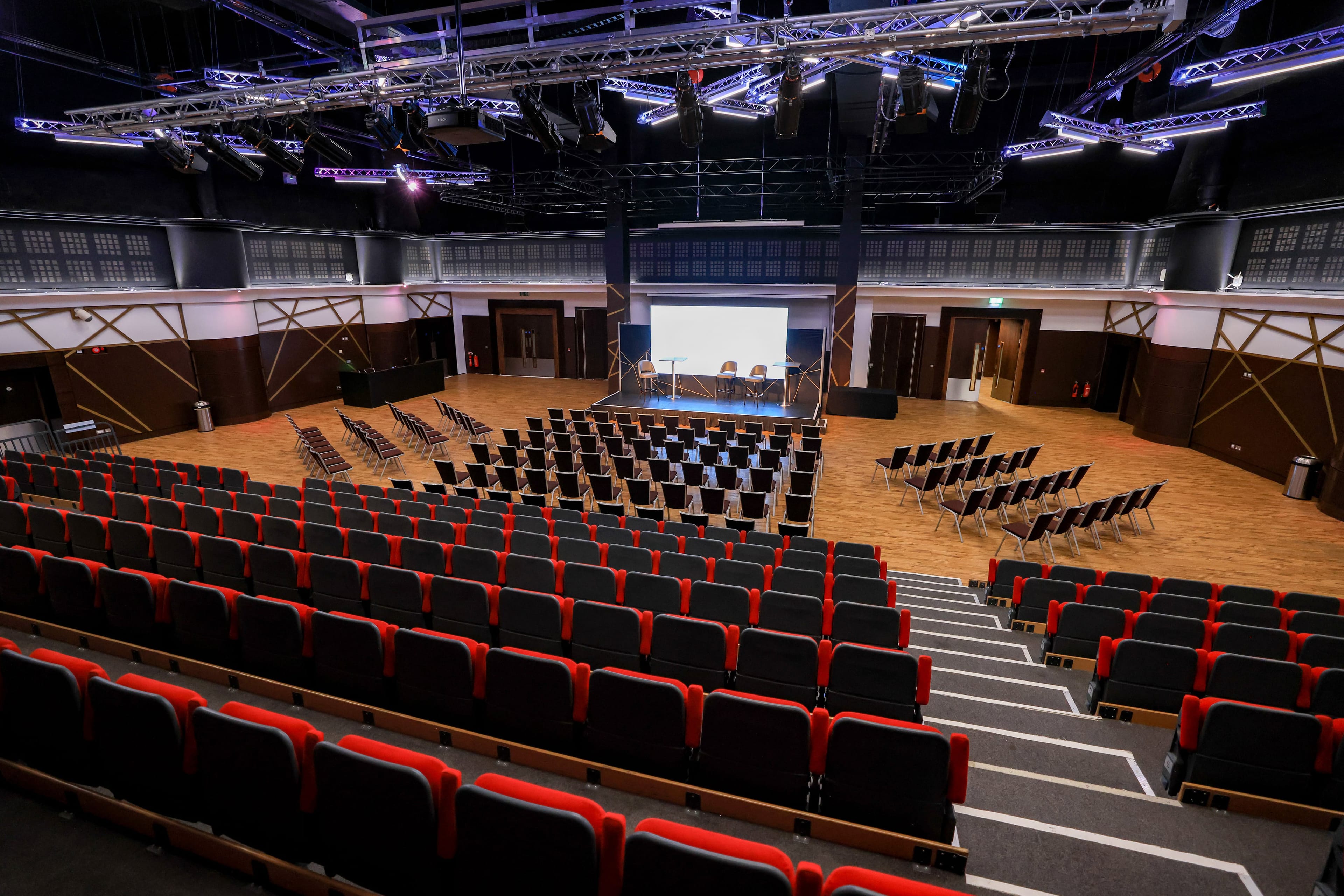 Photo of Allianz Stadium, Twickenham, Live Room