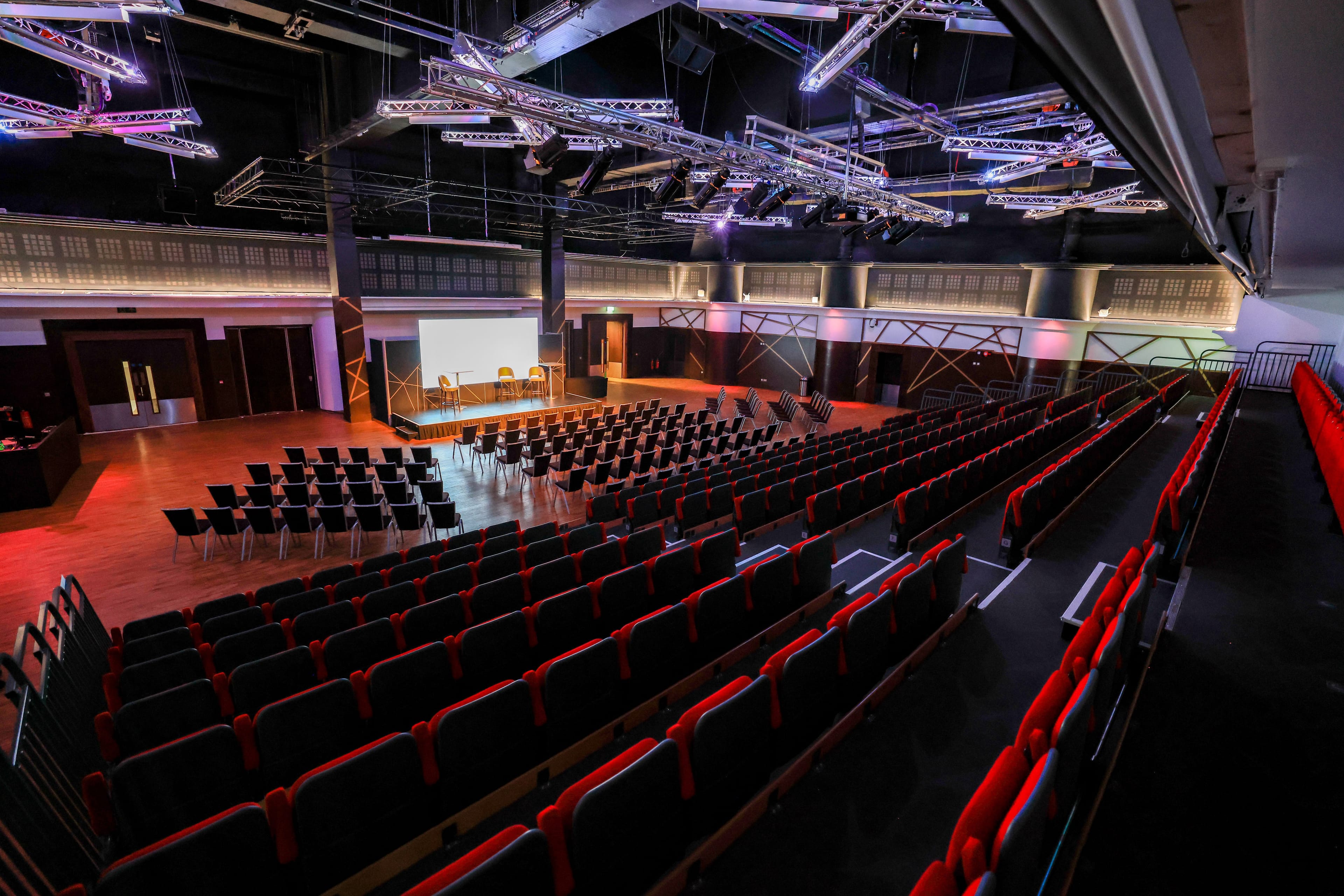 Photo of Allianz Stadium, Twickenham, Live Room