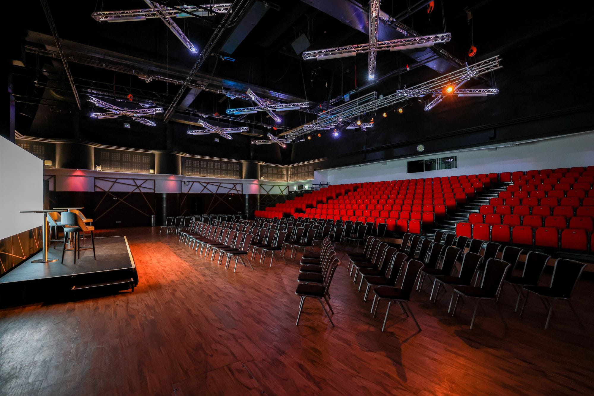 Photo of Allianz Stadium, Twickenham, Live Room